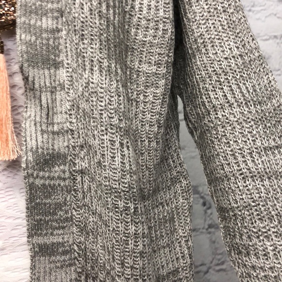 📍SOLD📍 Light Gray Long Ribbed Cozy Cardigan (Size 8) - Picture 5 of 8